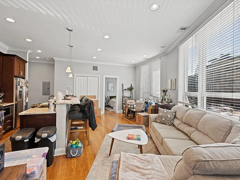 951 W Huron St #204 — Photo 6