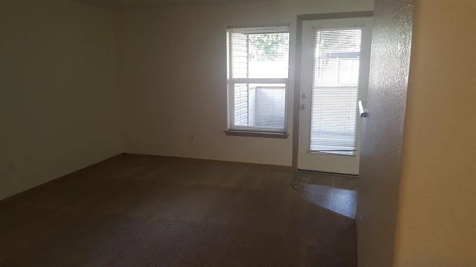 Creekside Villa Apartments — Photo 2