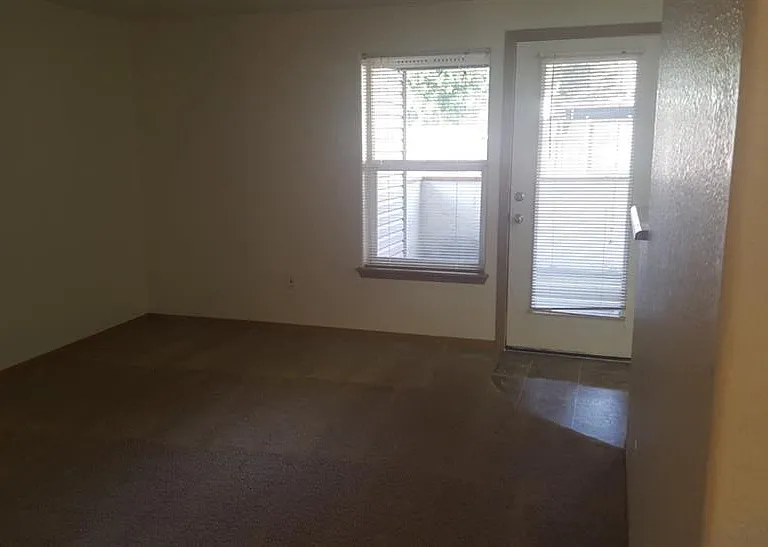 Creekside Villa Apartments — Photo 2
