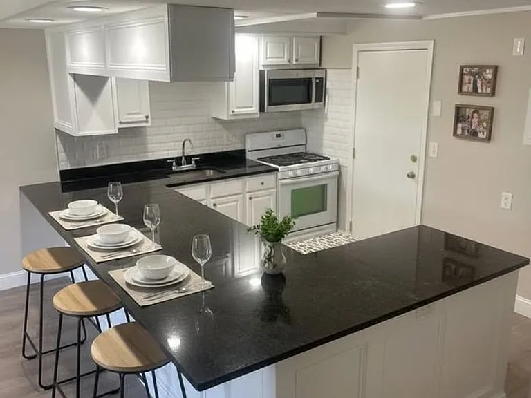 Pondsview Apartments — Photo 182