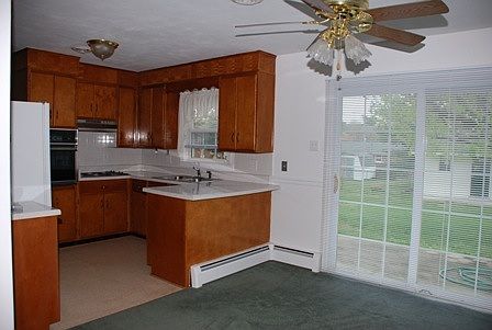 4th image of 200 Vine Ave