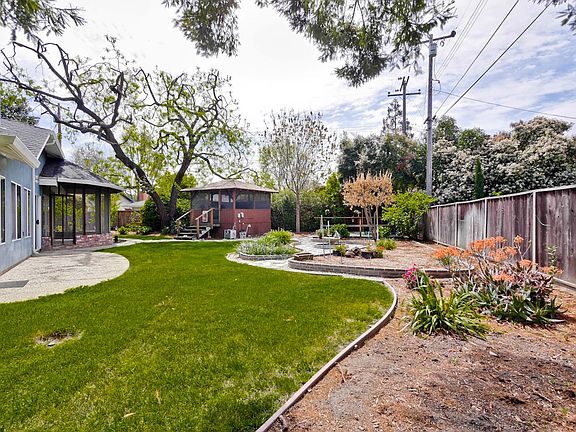4th image of 160 Kit Carson Ct