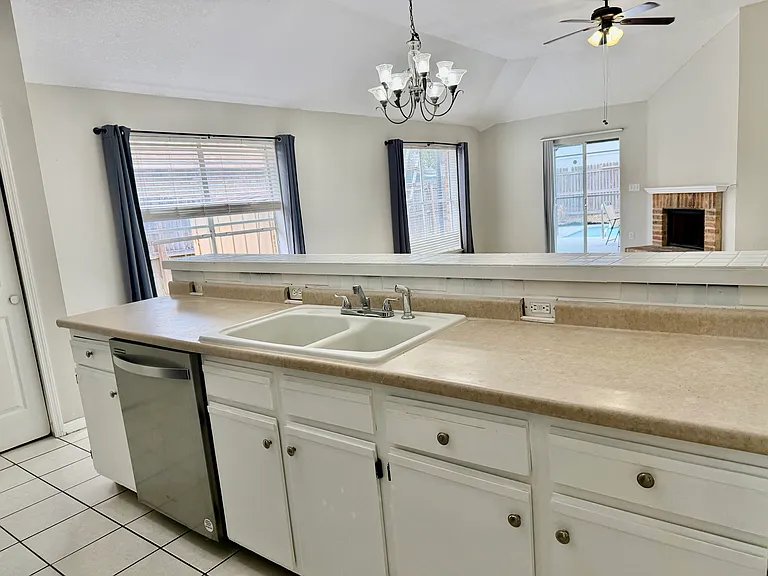 1021 Vannessa Dr — Photo 8