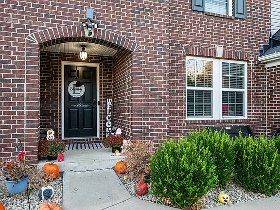 5th image of 296 Foxhunt Dr
