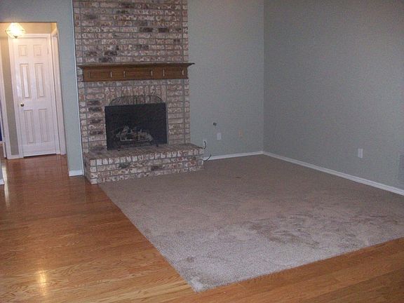 Spacious Living Room, Fireplace to include gas logs