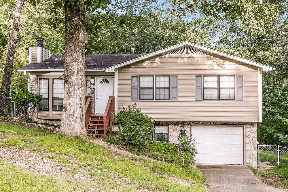 4 bed, 2.0 bath, 1614 sqft, $1,640 — Photo 1