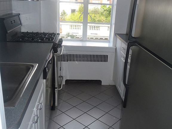 4th image of 50 E 78th St APT 8A