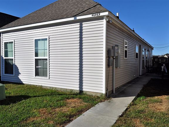 2nd image of 40469 Sagefield Ct
