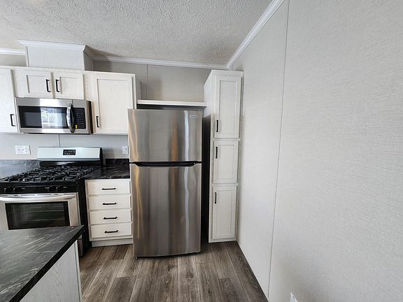 3rd image of 4359 Dogwood Blvd #823