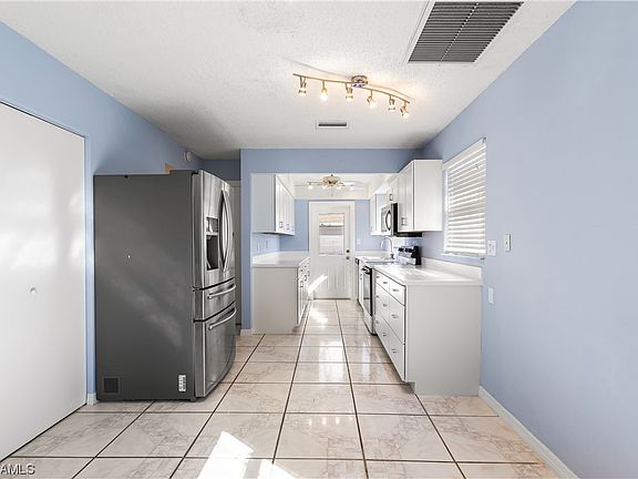 4th image of 3577 Poinsettia Ave
