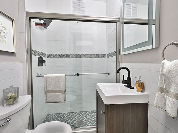 5th image of 2224 Walnut St #B1