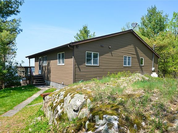 3rd image of 415 Indian Point Rd