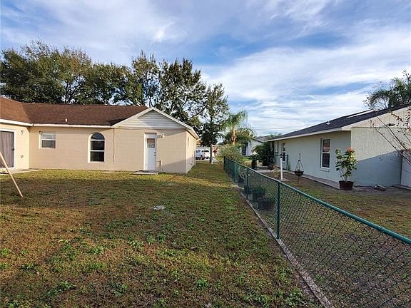 4th image of 208 Bedford Dr