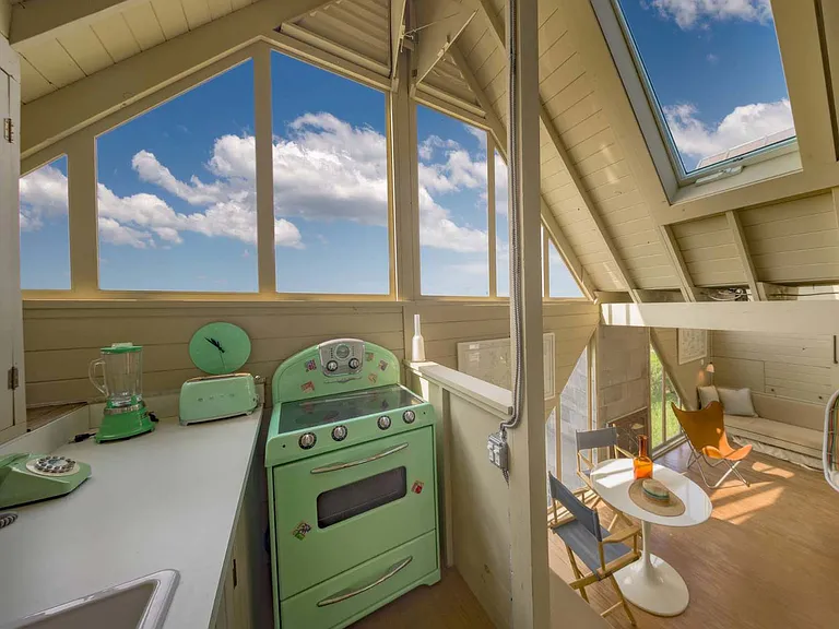 615 Dune Rd — Photo 15