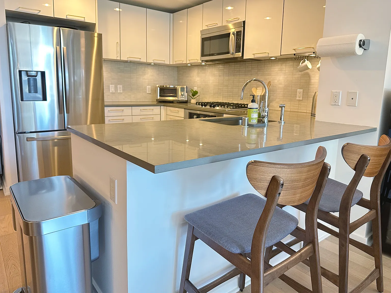 1 bed, 851 sqft, $5,600 — Photo 3