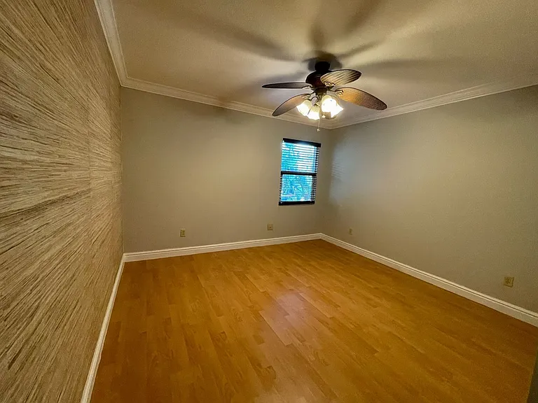 2416 W Chicago Ave — Photo 21