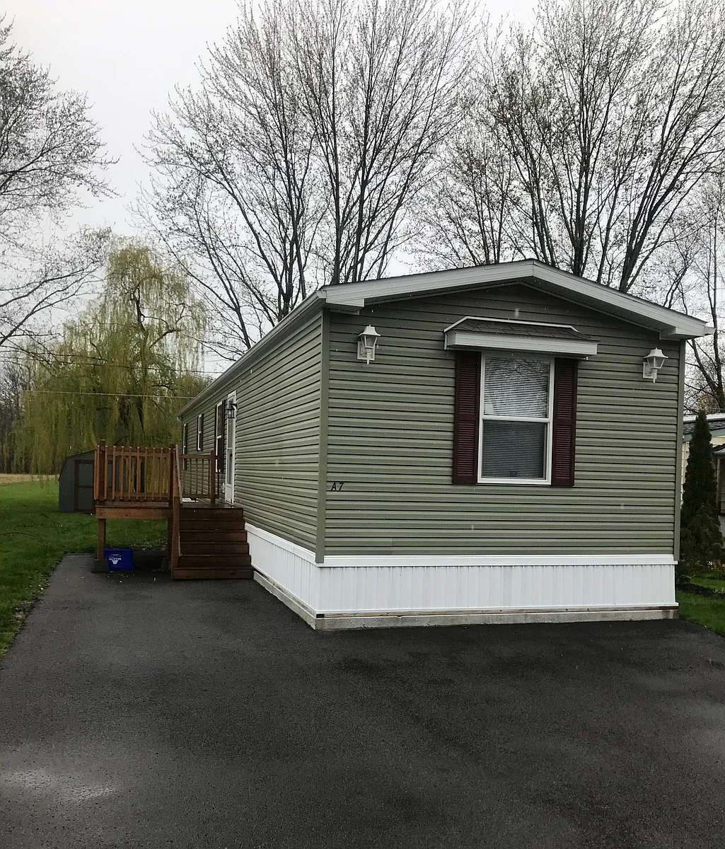 Building Photo - Youngstown Estates