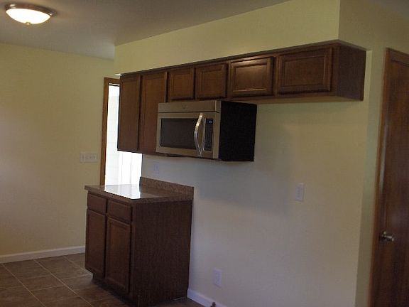 4th image of 2807 Carillon Dr