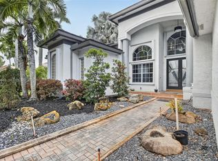 10161 N Lake Vista Cir, Davie, FL 33328