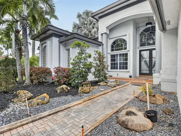 10161 N Lake Vista Cir, Davie, FL 33328