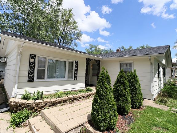 3rd image of 1936 Redwood Ave
