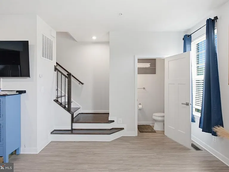 2-Tone Stair Case