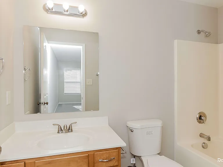 704 Perth Dr — Photo 9