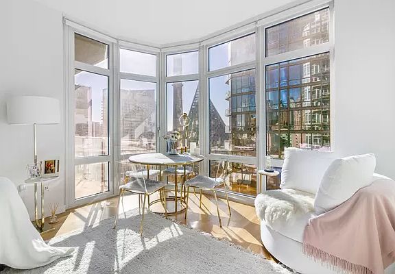 2nd image of 555 W 59th St APT 25B