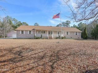 300 Lightwood Ct, Hubert, NC 28539