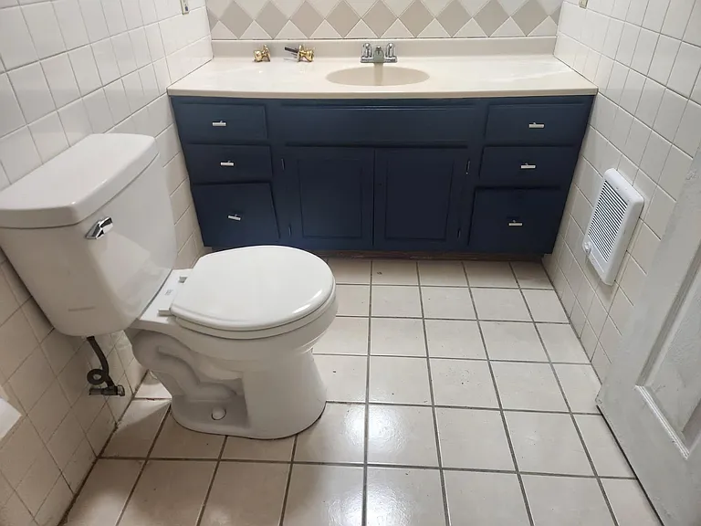 438 Adams St — Photo 9
