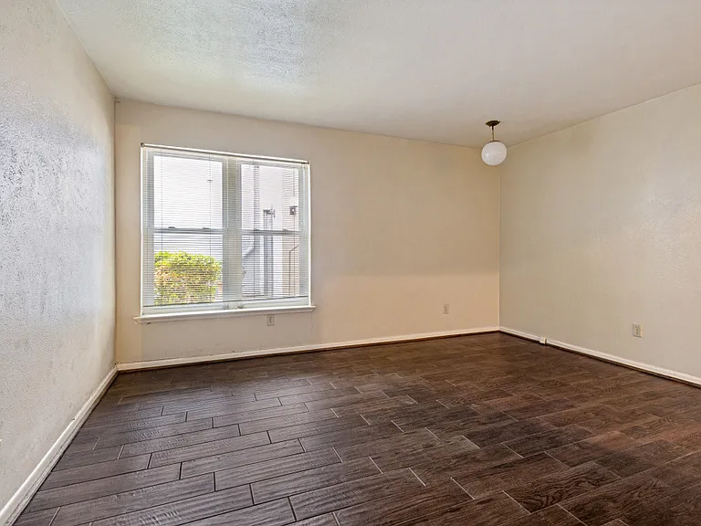 3827 Gilbert Ave #109 — Photo 11