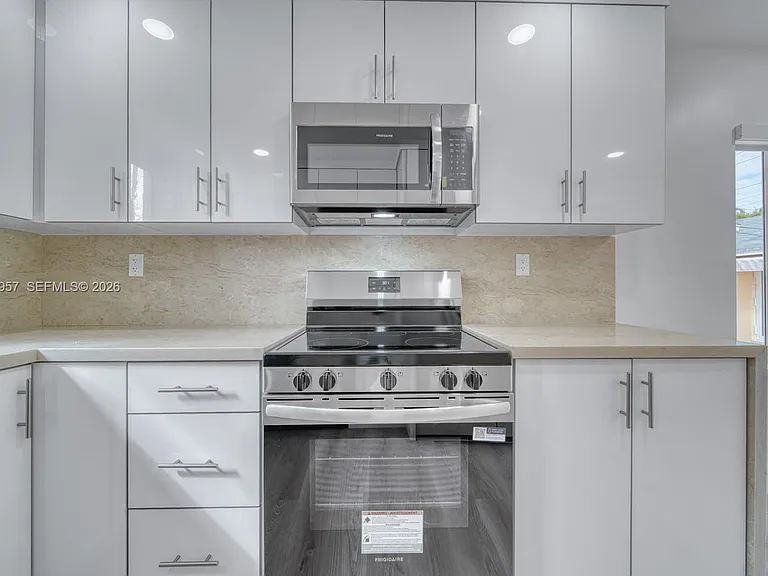 4345 SW 5th Ter — Photo 9