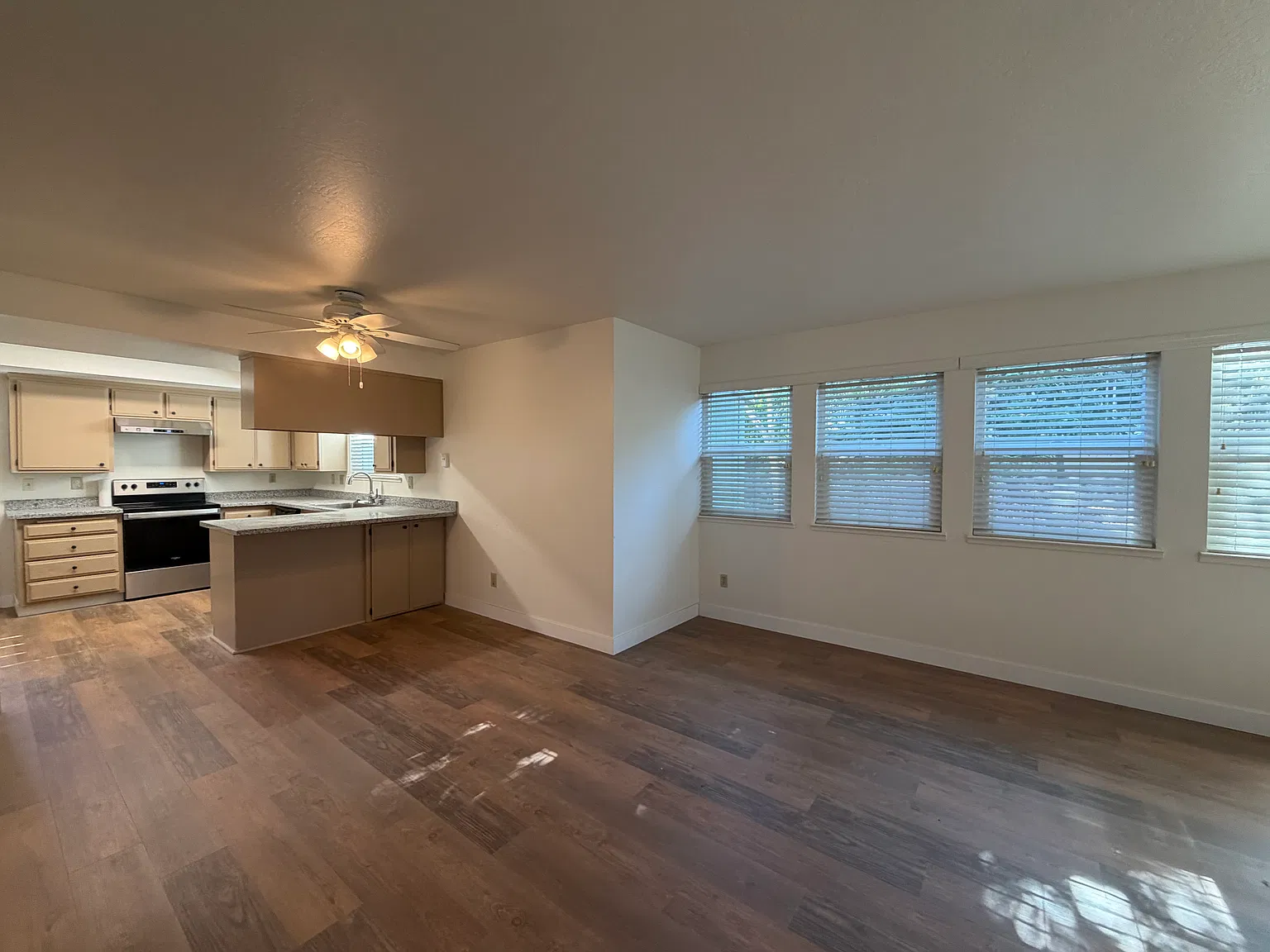 2 bed, 950 sqft, $2,595 — Photo 3