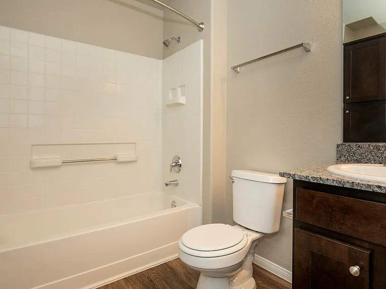 2a2/2b2 Renovated 959 SQFT 2 Bed 2 Bath