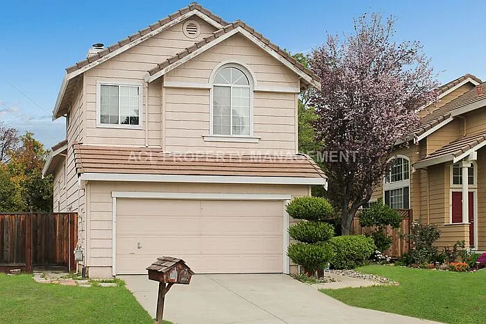 1004 Bellflower St photo 1