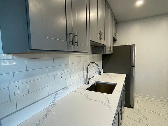 5th image of 3985 Saxon Ave Floor 3