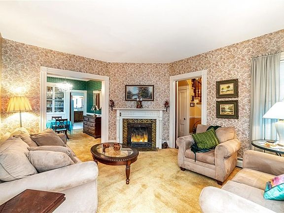 4th image of 229 Woodbine St