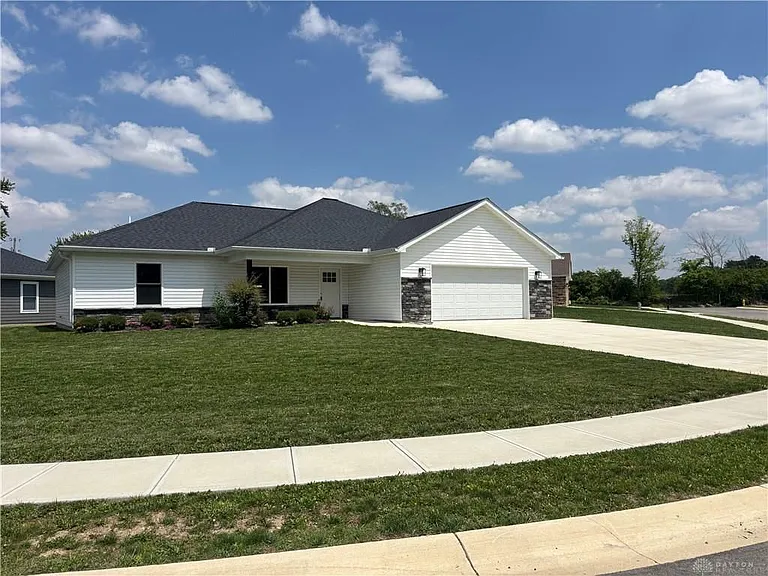 512 Cherry Ln — Photo 3