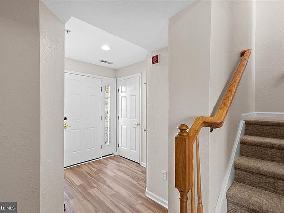 4th image of 22 Pier Point Dr