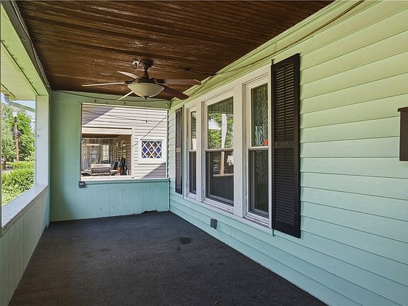 3rd image of 827 W Gray St