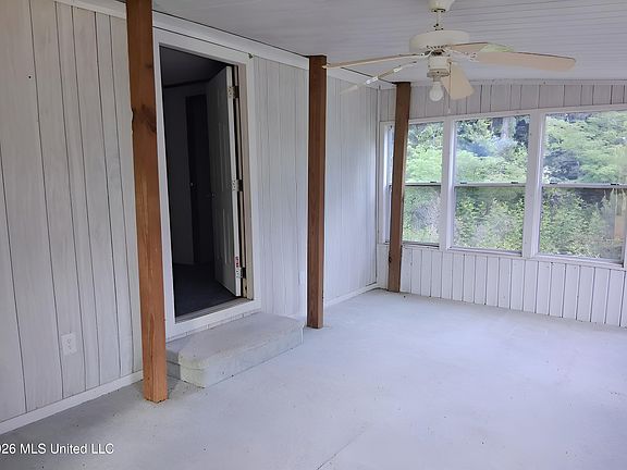 4th image of 323 Pine Rd