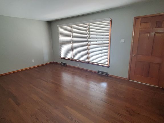 Living room with freshly painted walls and hardwood floors