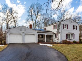 16 Raymond Dr, Wilbraham, MA 01095
