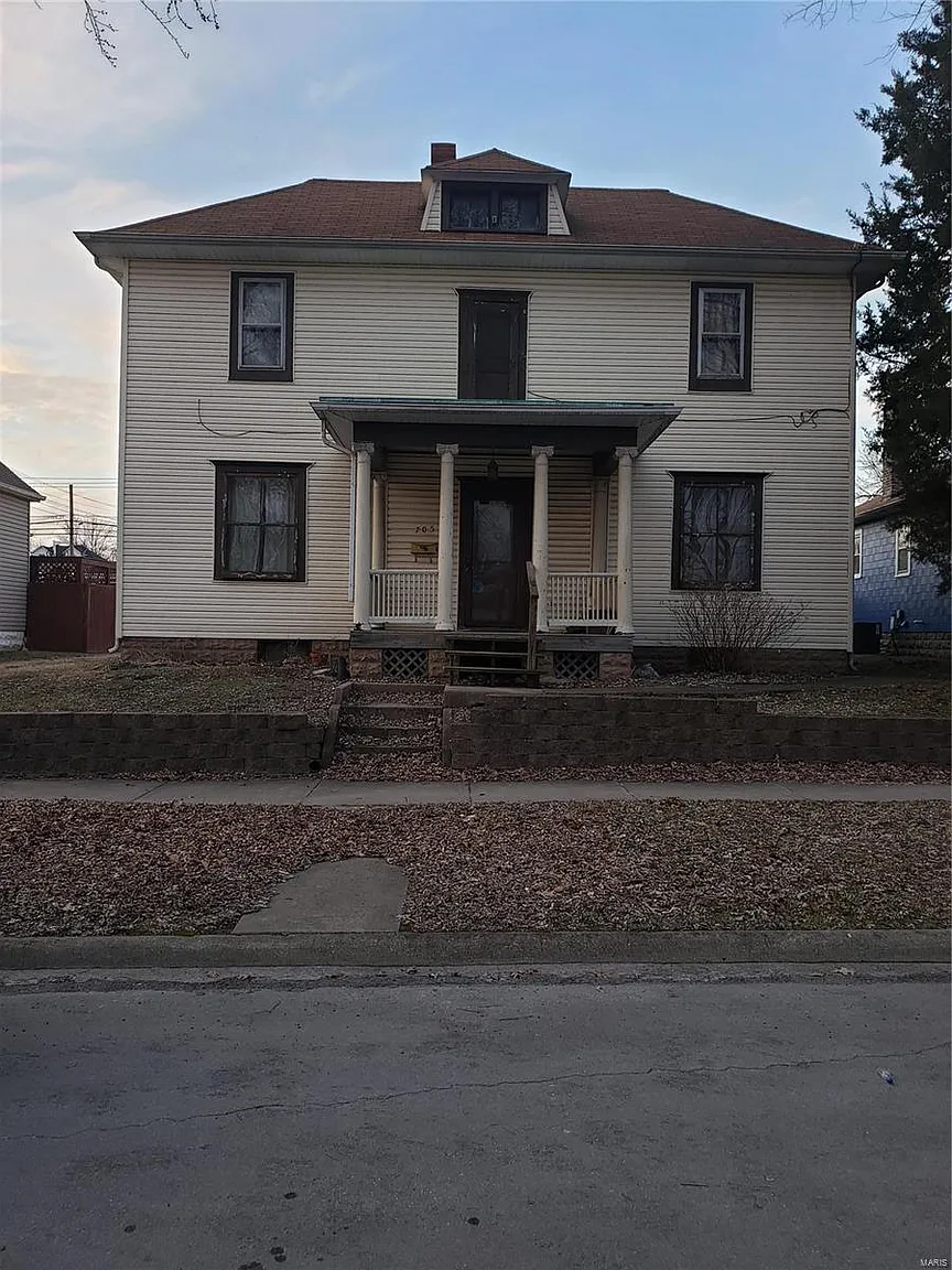 705 12th St photo 1