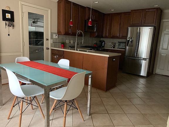4th image of 4926 Willow Ln