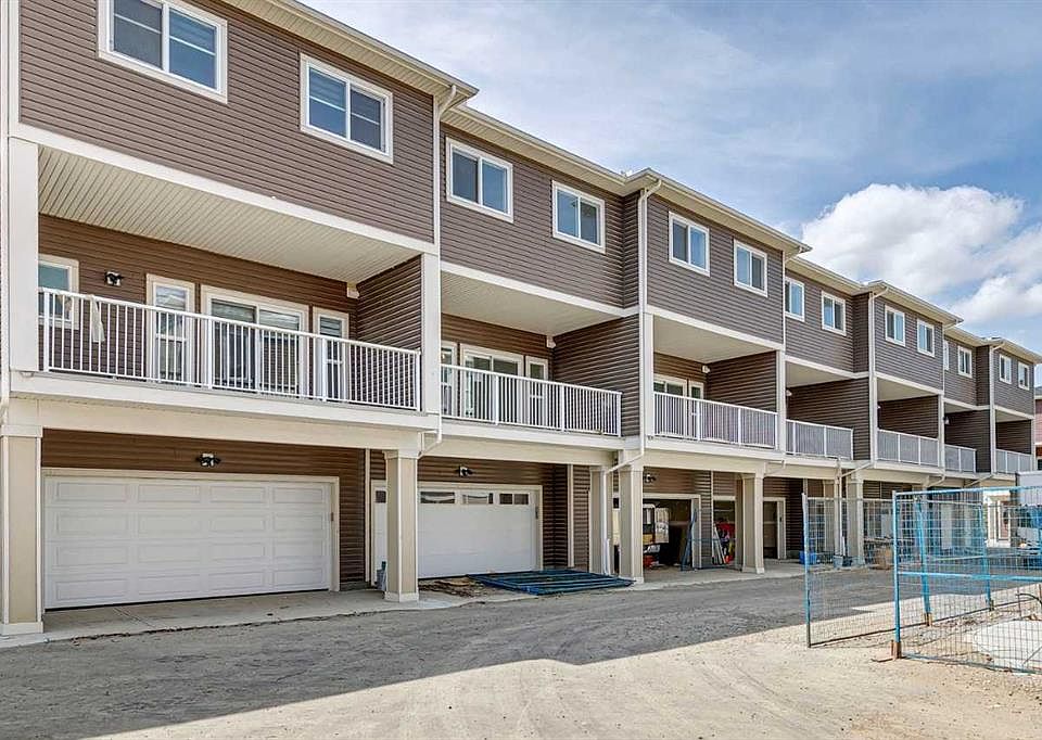 1st image of 145 W Chelsea Mews #84