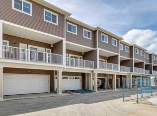 145 W Chelsea Mews #84, Chestermere, AB T1X2T1