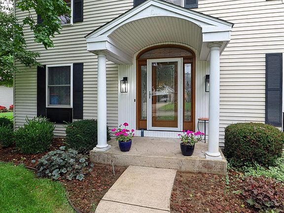 2nd image of 22933 Alderwood Ct