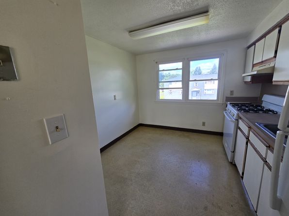 451 Midland Ave APT 4