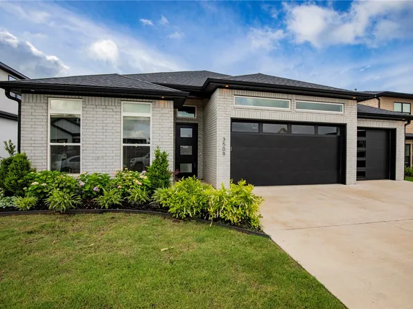 3509 SW Aurora Ln, Bentonville, AR 72713